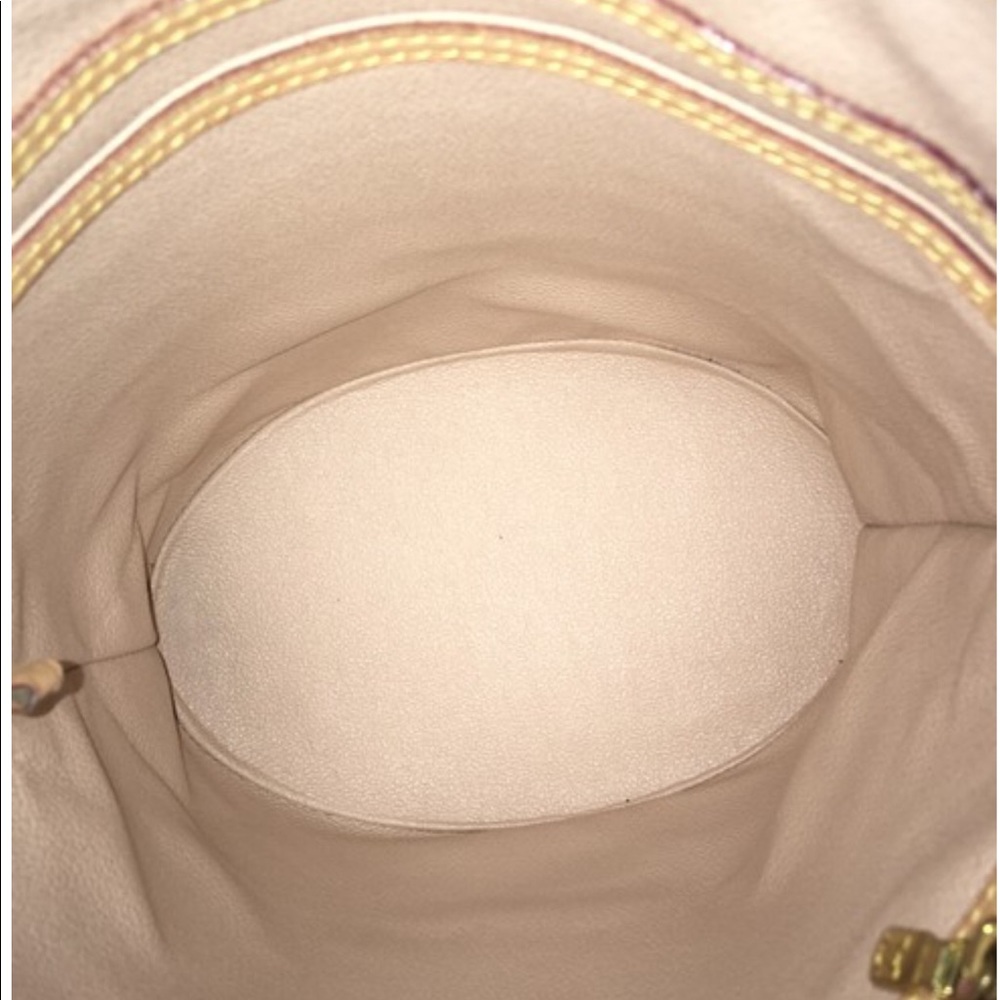 Louis Vuitton
Bucket pm Monogram Shoulder Bag - Picture 5 of 12